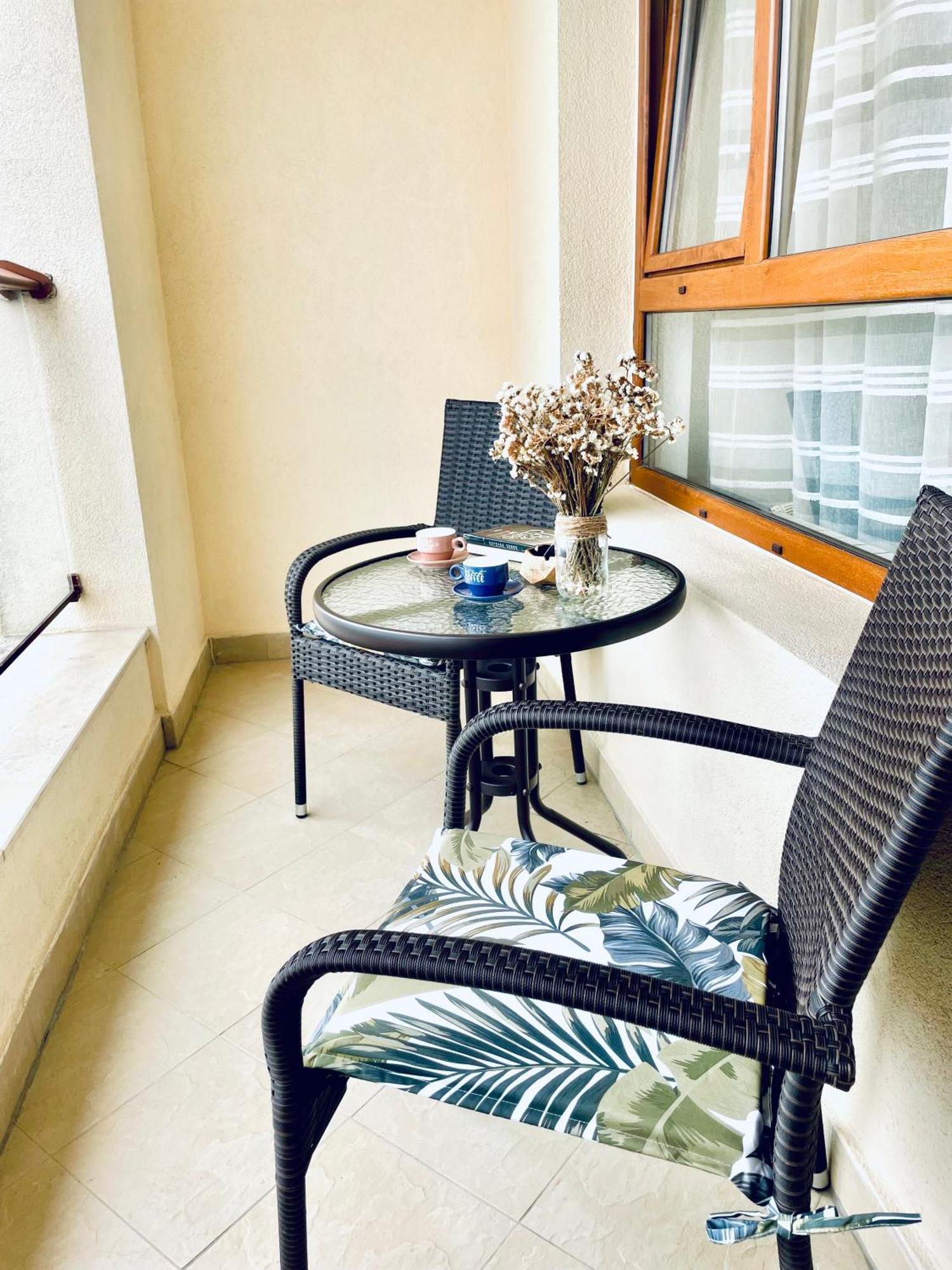 Ferienwohnung Апартамент Flowers Warna Exterior foto